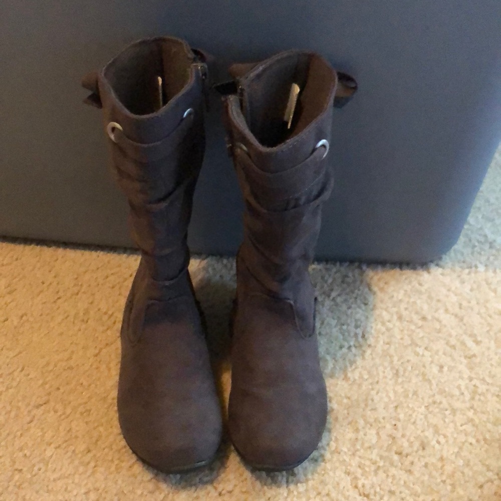 Boots - Picture 2 of 4